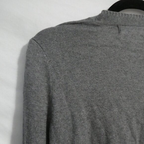 CONTEMPORAINE - Simons Exclusive | small | Grey V-Neck Lightweight Sweater - Picture 9 of 15